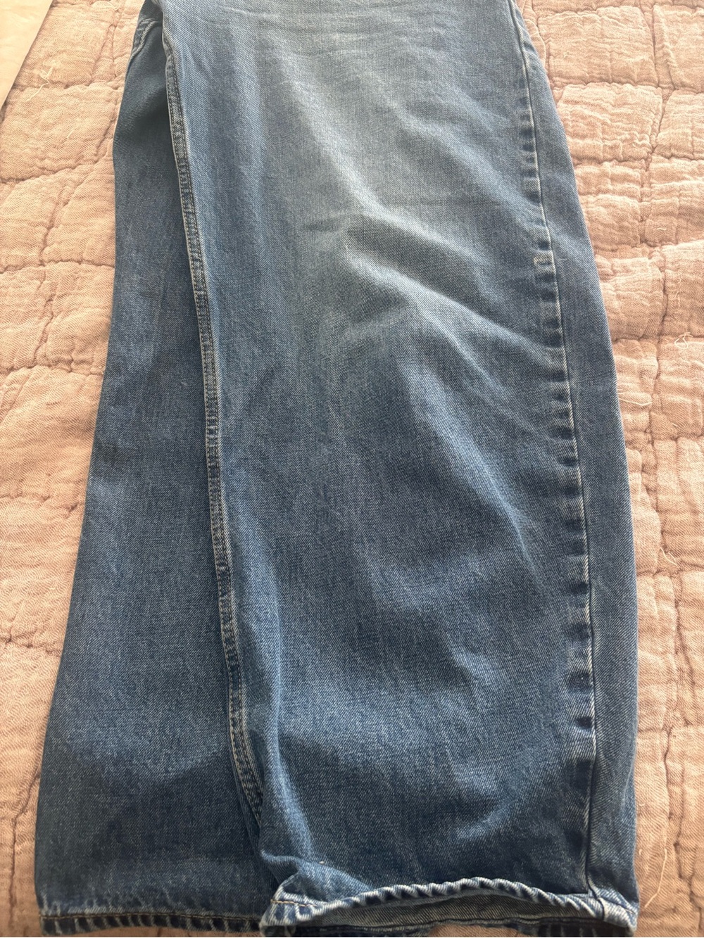 GAP Barrel High Rise Jeans
Size 32 / 14R
Excellent Used Condition - Picture 5 of 7